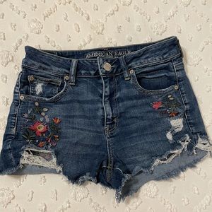 AE Embroidered Floral Shorts ✨